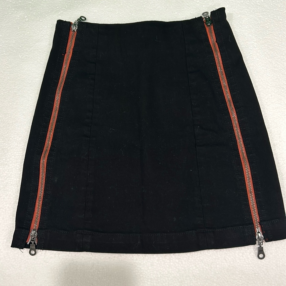 Carmar black denim  skirt with zippers in front size 25